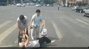 欧美街头精致老人视频,欧美街头精致老人的时尚生活掠影