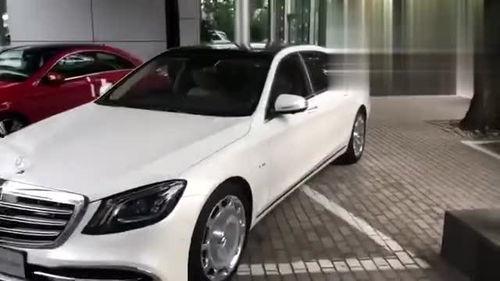 欧美白色汽车视频,欧美街头白色汽车风采掠影